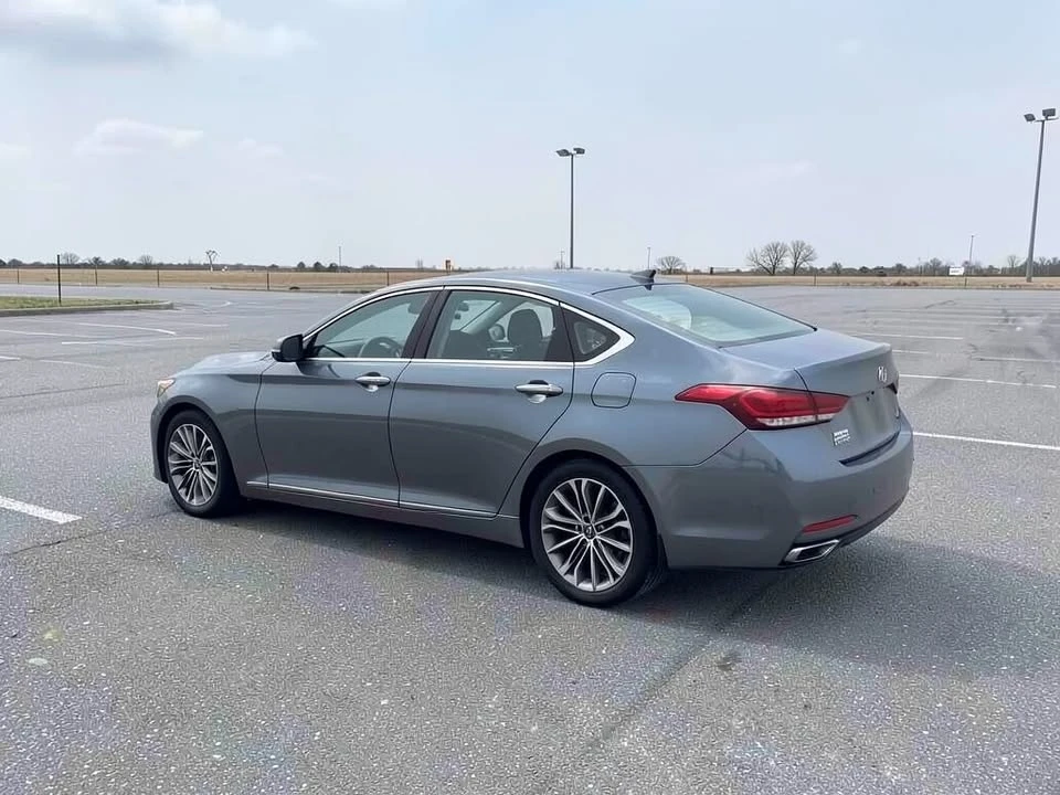 2015 Hyundai Genesis - Image 2 of 20