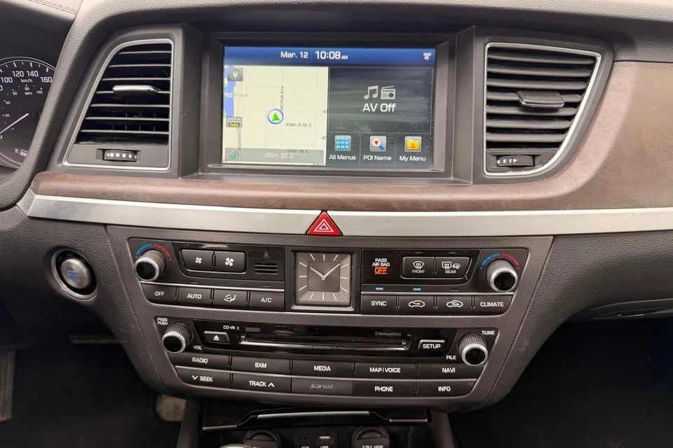 2015 Hyundai Genesis - Image 12 of 20