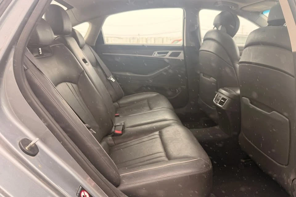 2015 Hyundai Genesis - Image 18 of 20