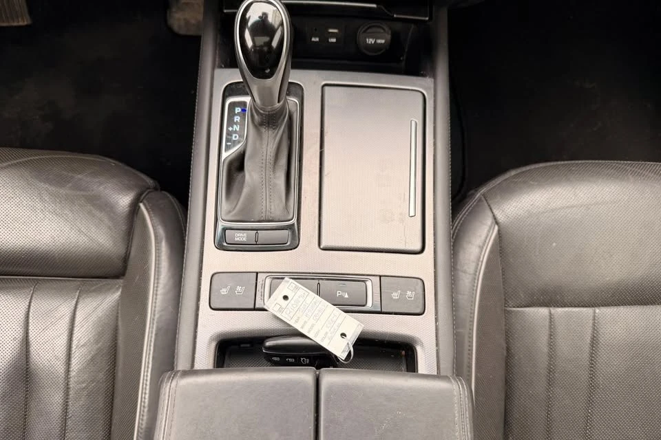 2015 Hyundai Genesis - Image 13 of 20