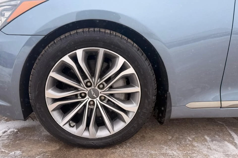 2015 Hyundai Genesis - Image 8 of 20