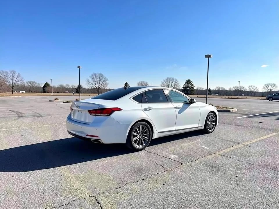 2015 Hyundai Genesis - Image 2 of 20