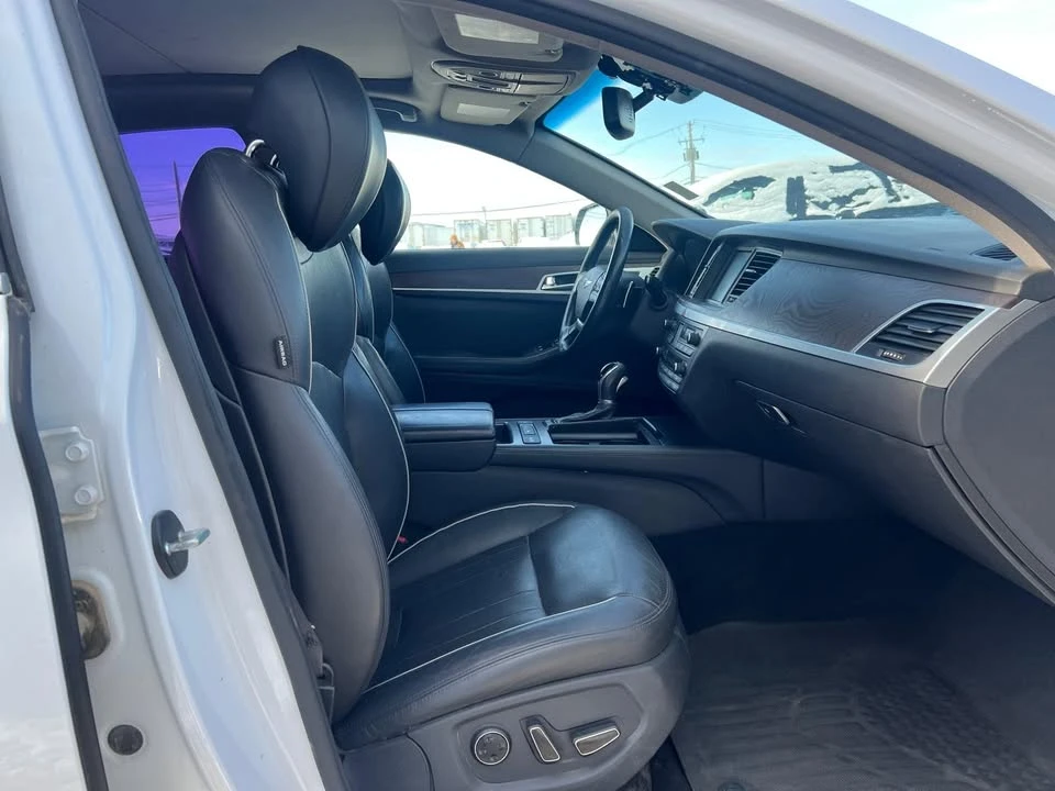 2015 Hyundai Genesis - Image 13 of 16