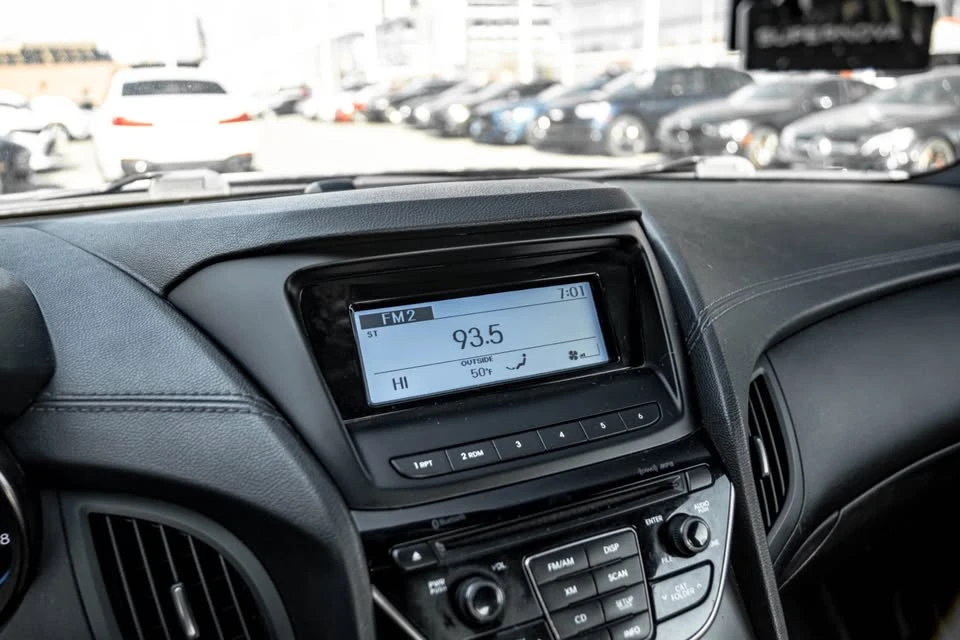 2015 Hyundai Genesis Coupe - Image 17 of 19