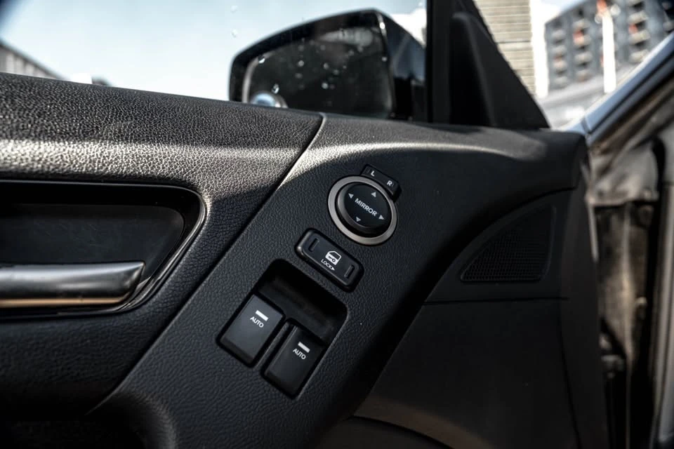 2015 Hyundai Genesis Coupe - Image 8 of 19