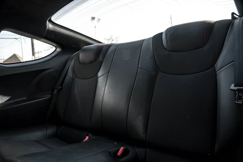 2015 Hyundai Genesis Coupe - Image 11 of 19