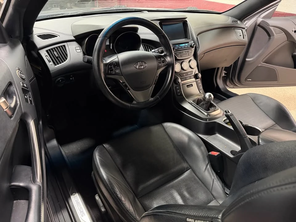 2015 Hyundai Genesis - Image 10 of 20