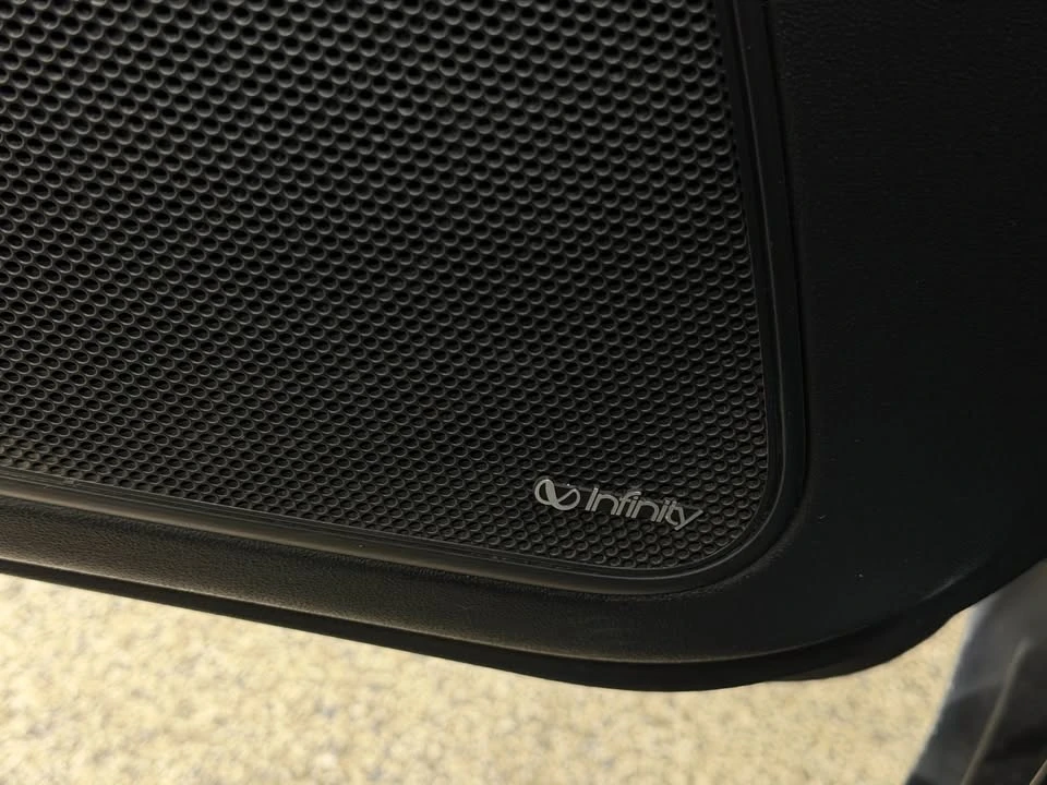 2015 Hyundai Genesis - Image 17 of 20