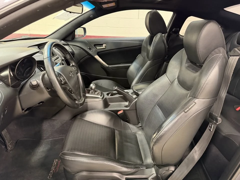 2015 Hyundai Genesis - Image 15 of 20