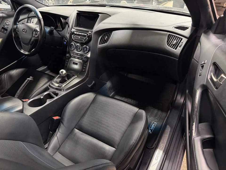 2015 Hyundai Genesis - Image 11 of 20