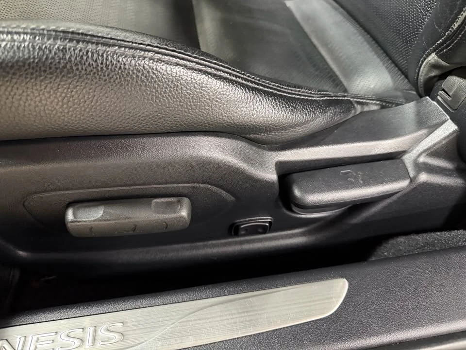 2015 Hyundai Genesis - Image 13 of 20