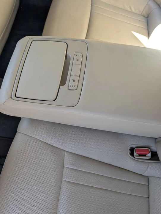 2015 Hyundai Genesis - Image 2 of 14