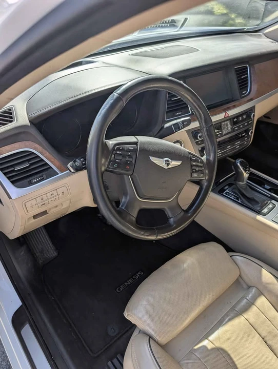 2015 Hyundai Genesis - Image 4 of 14