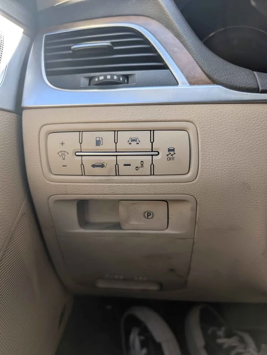 2015 Hyundai Genesis - Image 5 of 14