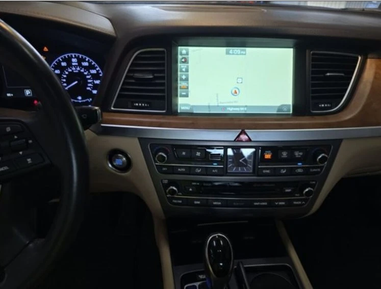 2015 Hyundai Genesis - Image 6 of 8