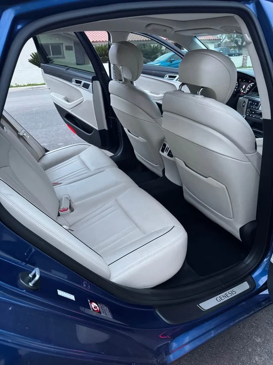 2015 Hyundai Genesis - Image 7 of 9