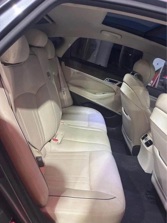2015 Hyundai Genesis - Image 10 of 13