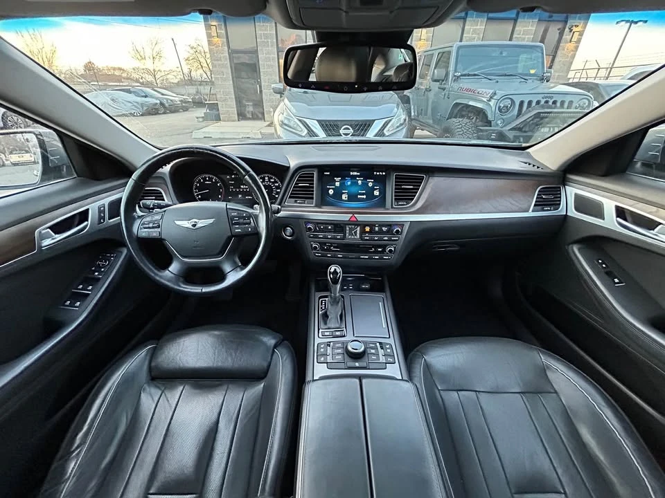 2015 Hyundai Genesis - Image 11 of 20