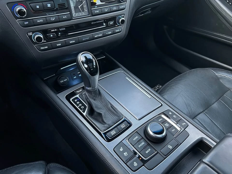 2015 Hyundai Genesis - Image 17 of 20