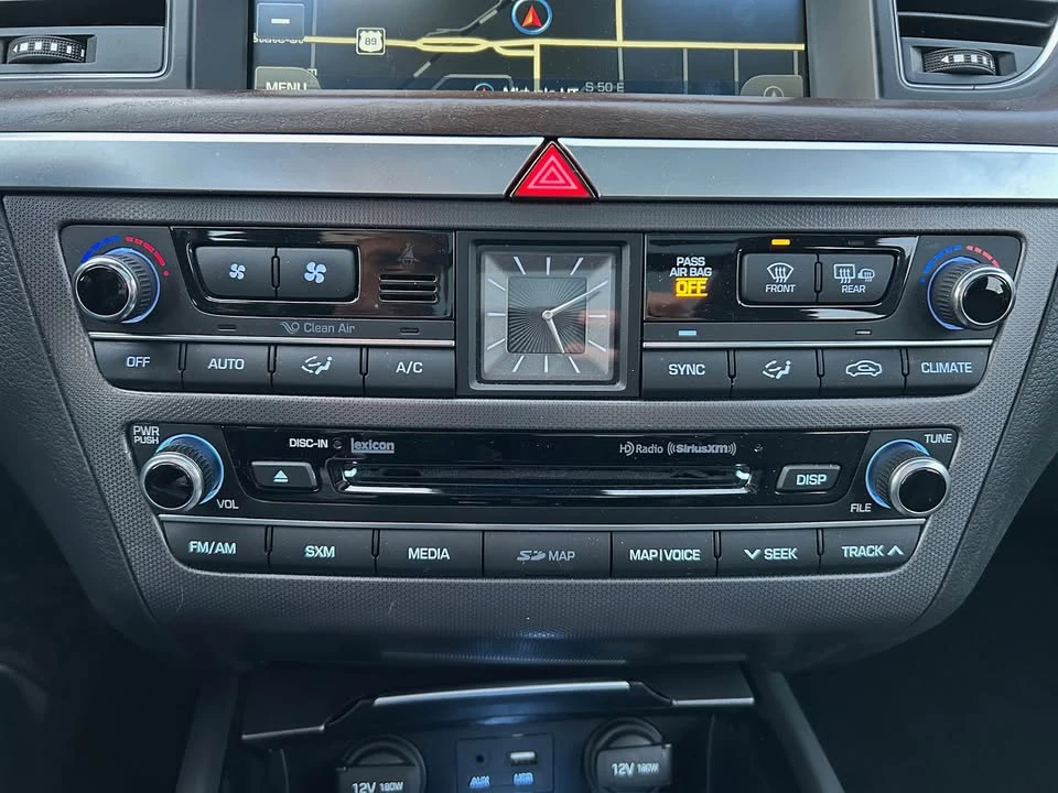 2015 Hyundai Genesis - Image 16 of 20