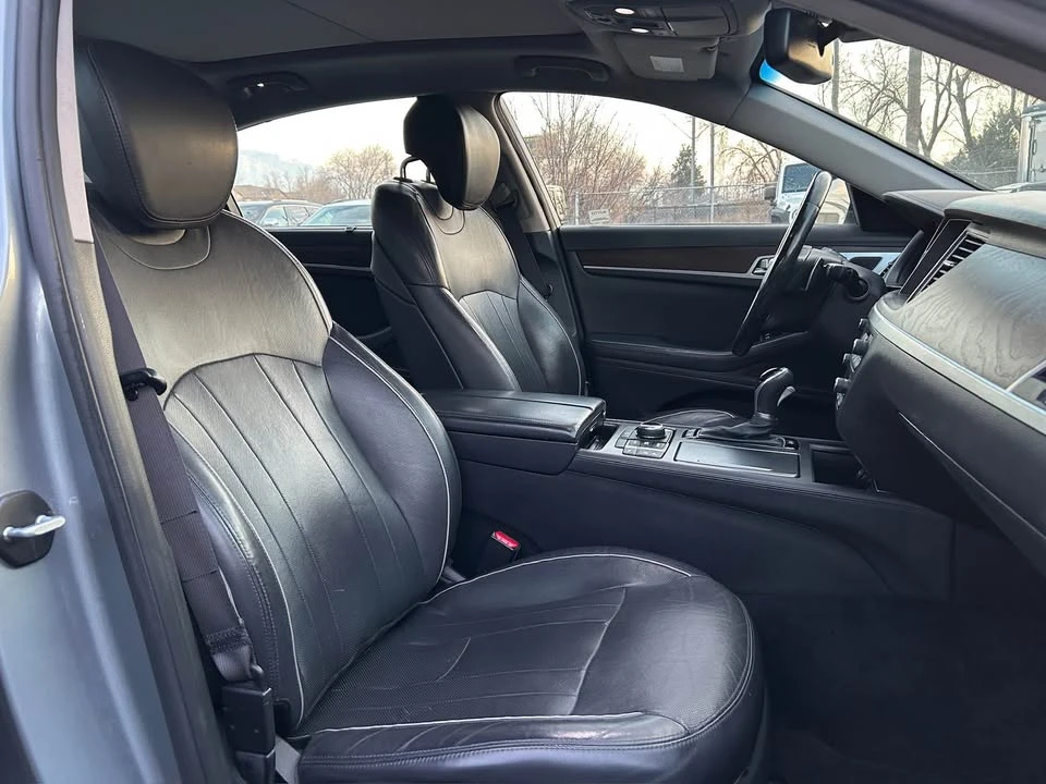 2015 Hyundai Genesis - Image 19 of 20