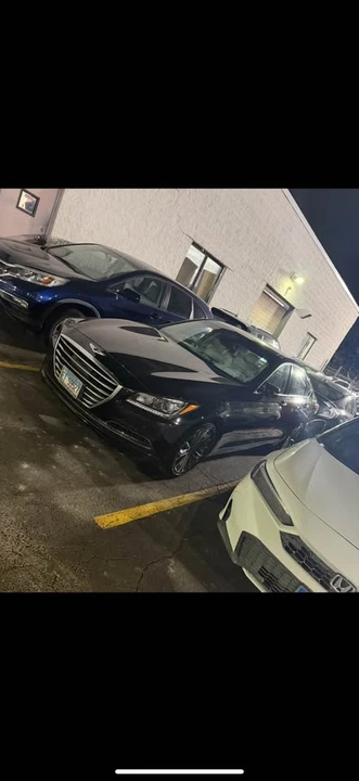 2015 Hyundai Genesis - Image 2 of 13