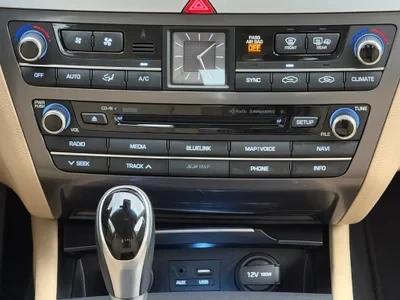 2015 Hyundai Genesis - Image 13 of 19