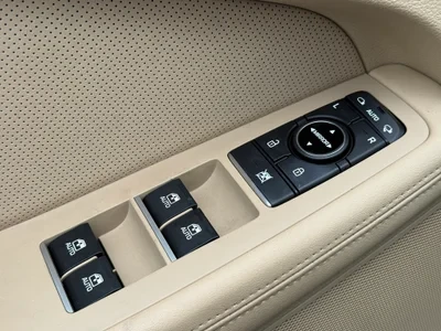 2015 Hyundai Genesis - Image 17 of 19