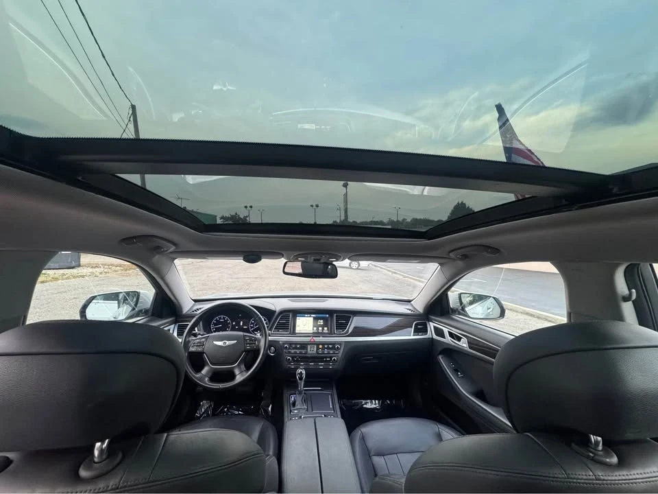 2015 Hyundai Genesis - Image 13 of 17