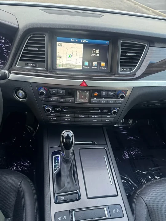 2015 Hyundai Genesis - Image 15 of 17