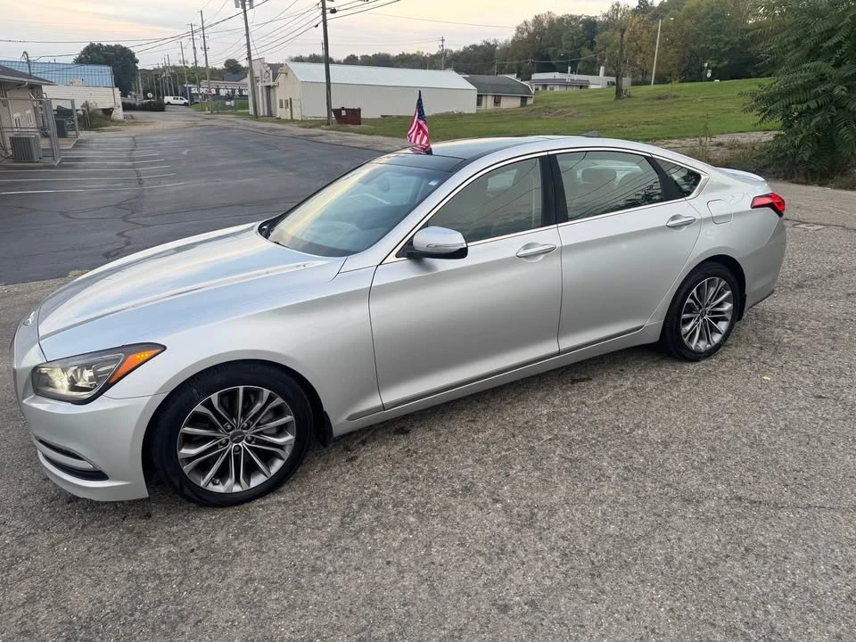 2015 Hyundai Genesis - Image 8 of 17