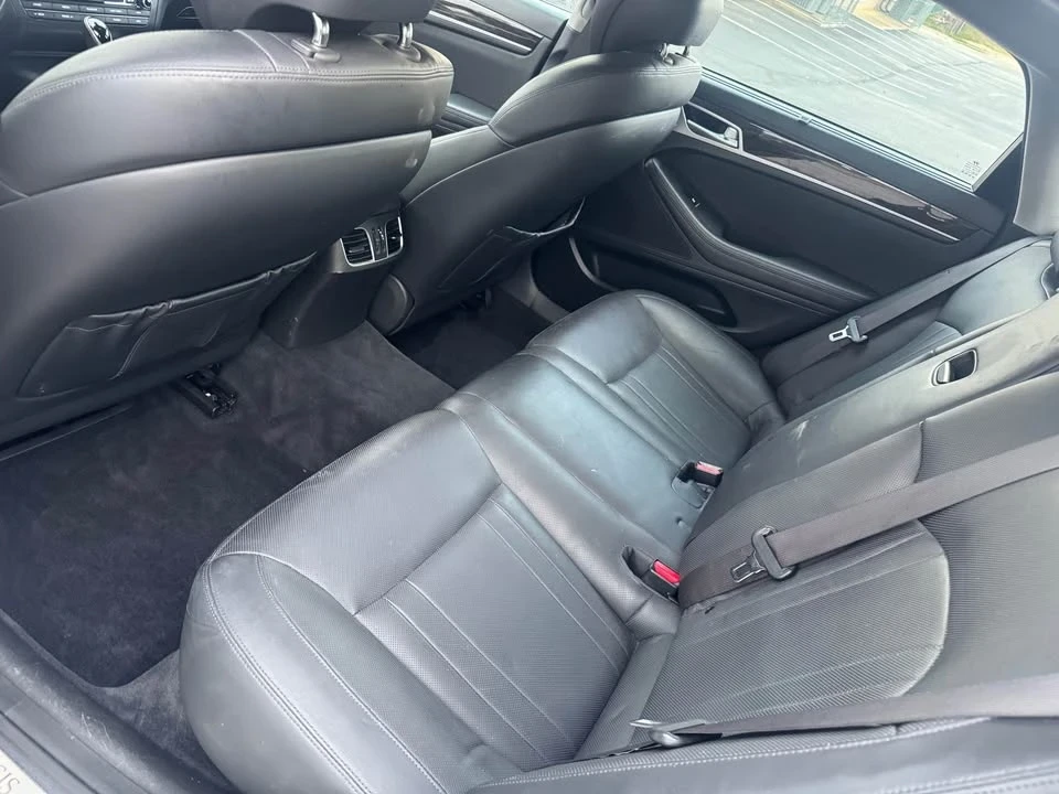 2015 Hyundai Genesis - Image 10 of 17