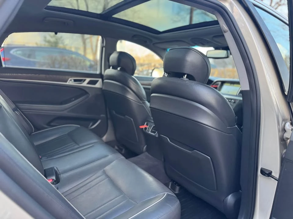 2015 Hyundai Genesis - Image 11 of 20