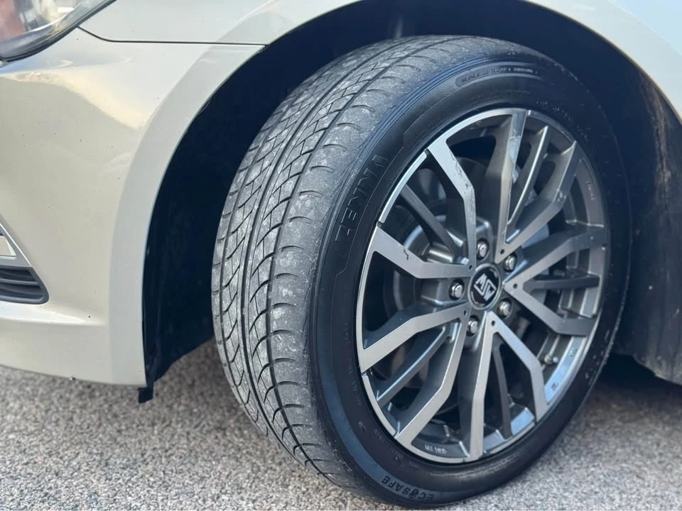 2015 Hyundai Genesis - Image 19 of 20