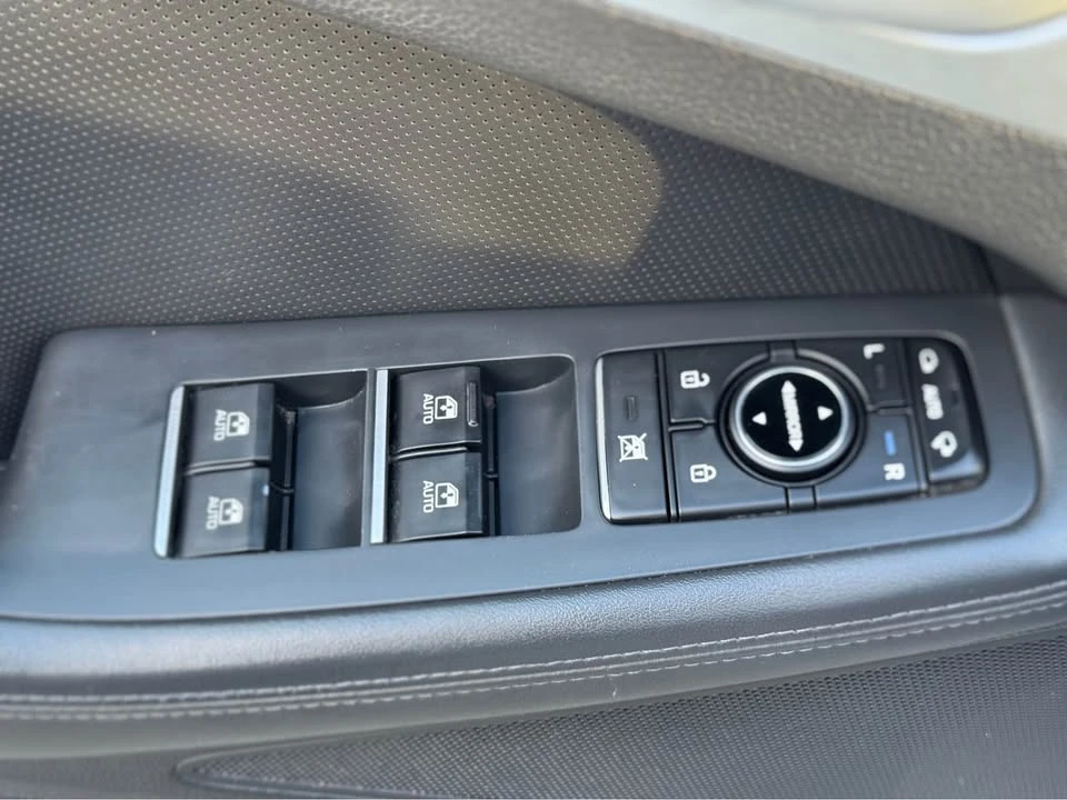 2015 Hyundai Genesis - Image 14 of 20