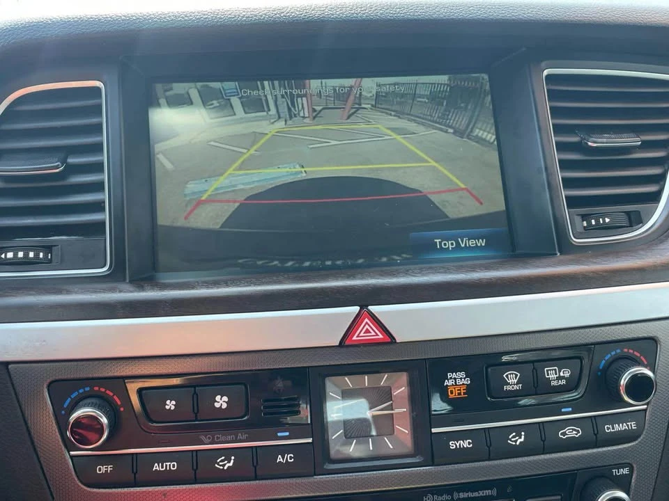 2015 Hyundai Genesis - Image 18 of 20