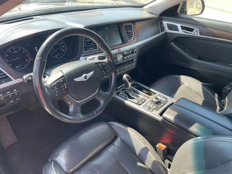2015 Hyundai Genesis - Image 13 of 20