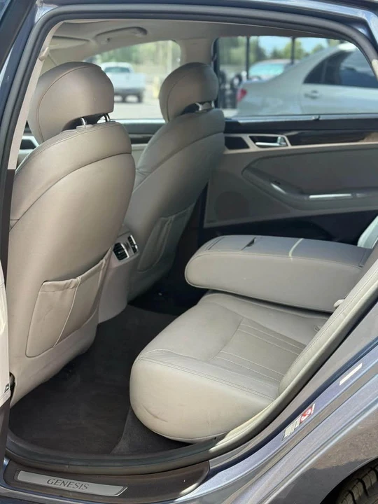 2015 Hyundai Genesis - Image 8 of 9