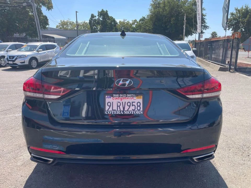 2015 Hyundai Genesis - Image 11 of 20