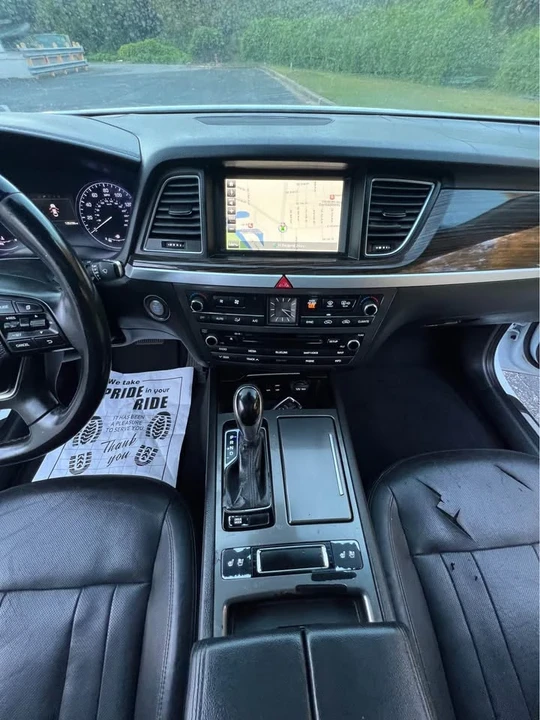 2015 Hyundai Genesis - Image 14 of 20