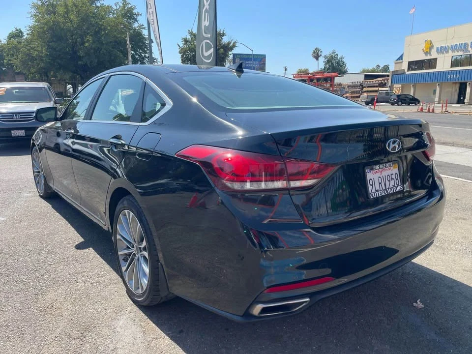 2015 Hyundai Genesis - Image 10 of 20