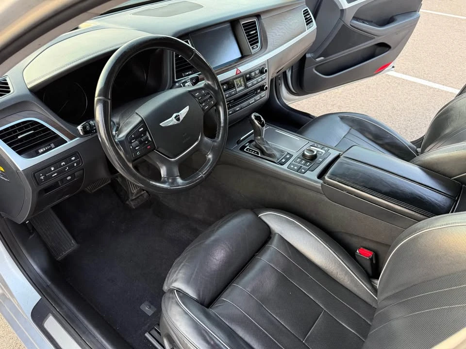 2015 Hyundai Genesis - Image 11 of 20