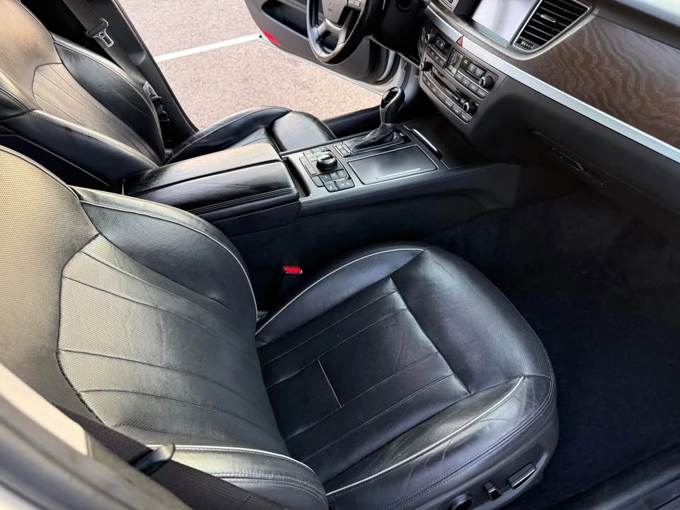 2015 Hyundai Genesis - Image 12 of 20