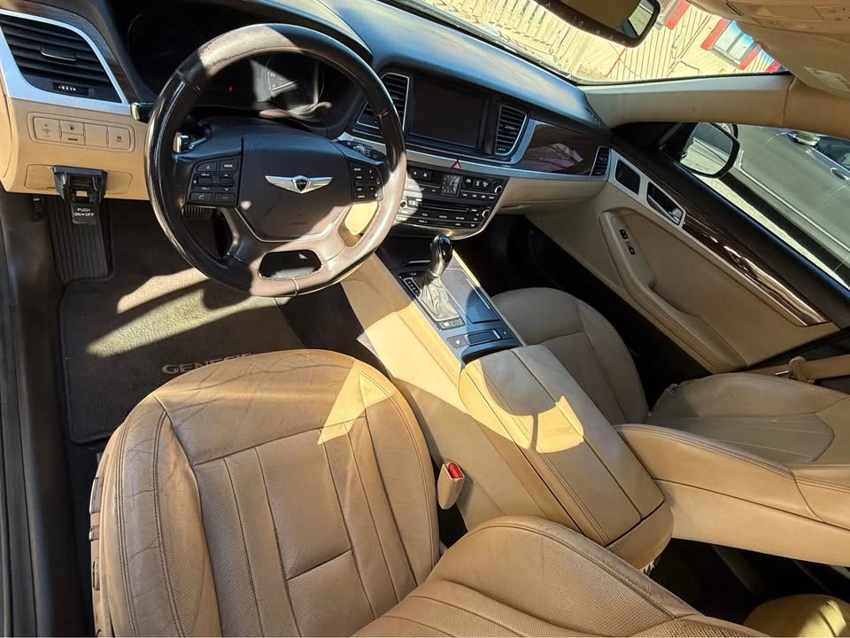 2015 Hyundai Genesis - Image 9 of 10