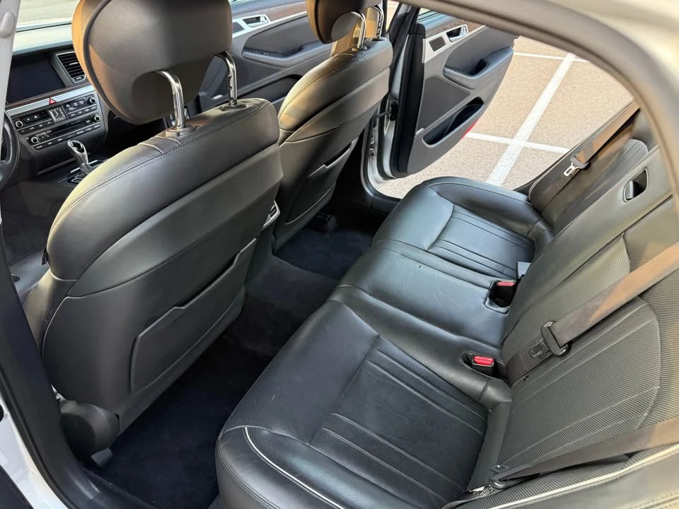 2015 Hyundai Genesis - Image 14 of 20