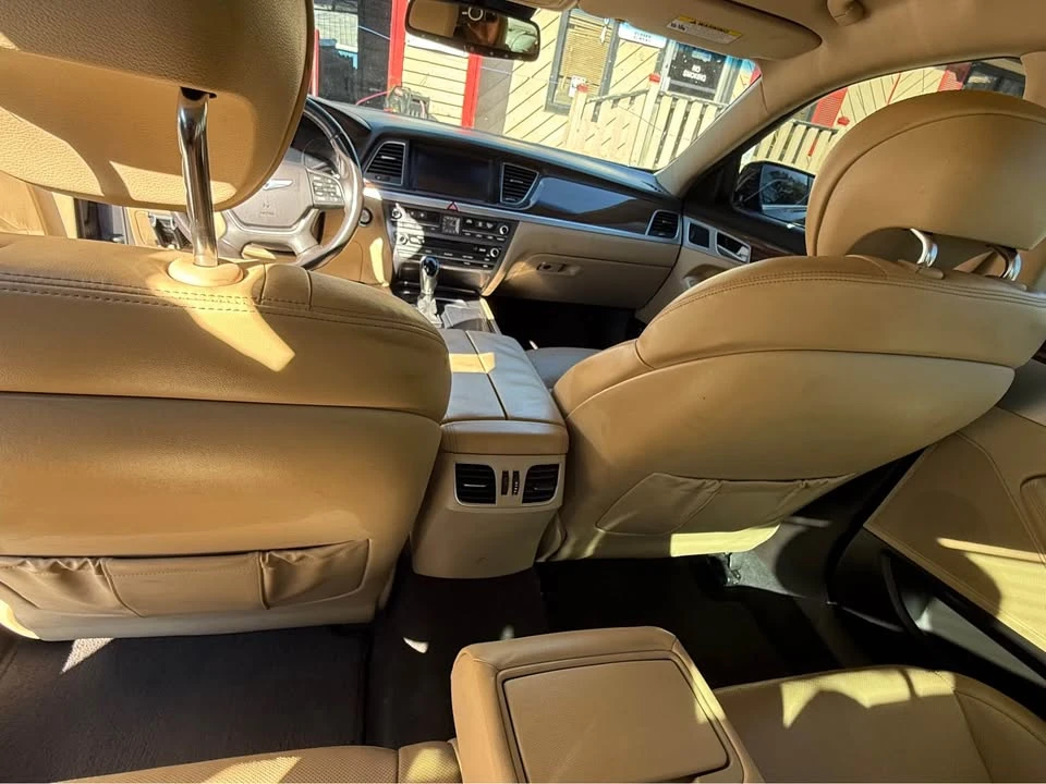 2015 Hyundai Genesis - Image 8 of 10