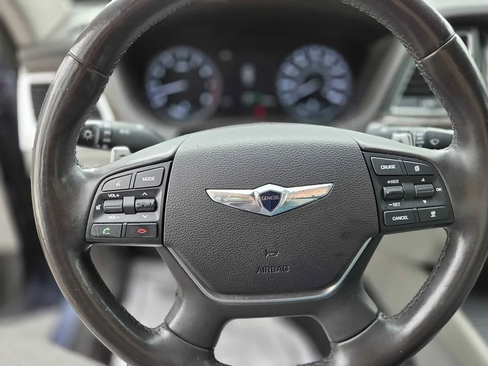 2015 Hyundai Genesis - Image 13 of 20
