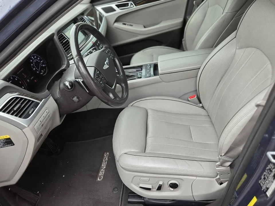 2015 Hyundai Genesis - Image 11 of 20