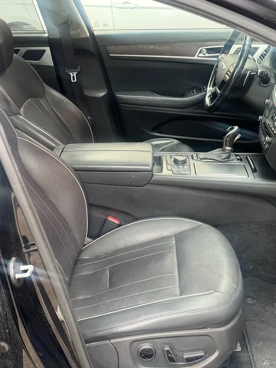 2015 Hyundai Genesis - Image 7 of 12