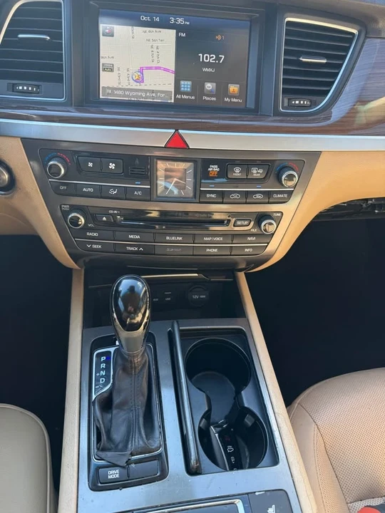 2015 Hyundai Genesis - Image 12 of 16